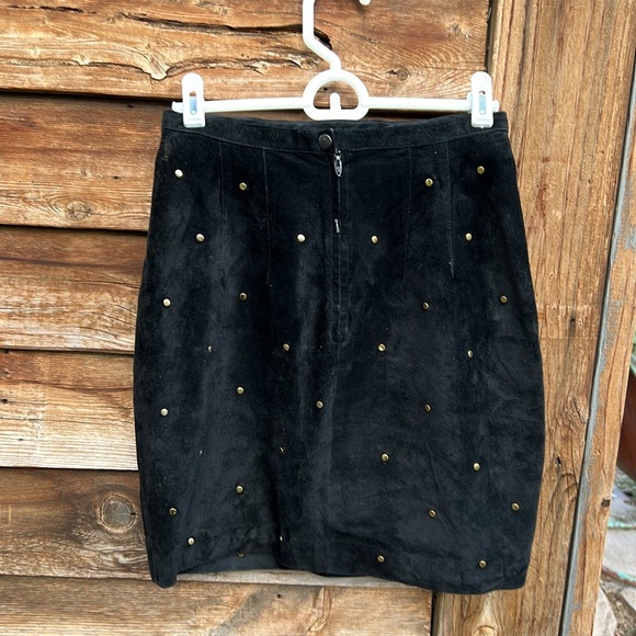 MAXIMA vintage suede fully lined studded mini skirt - Picture 8 of 9